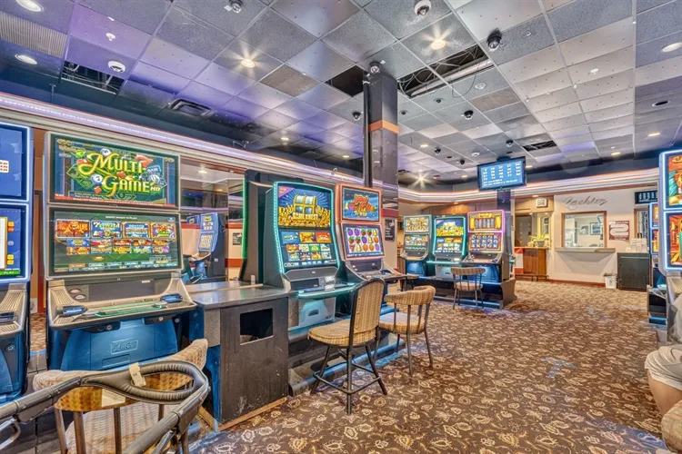 Casino resort evening with dinner and live entertainment
